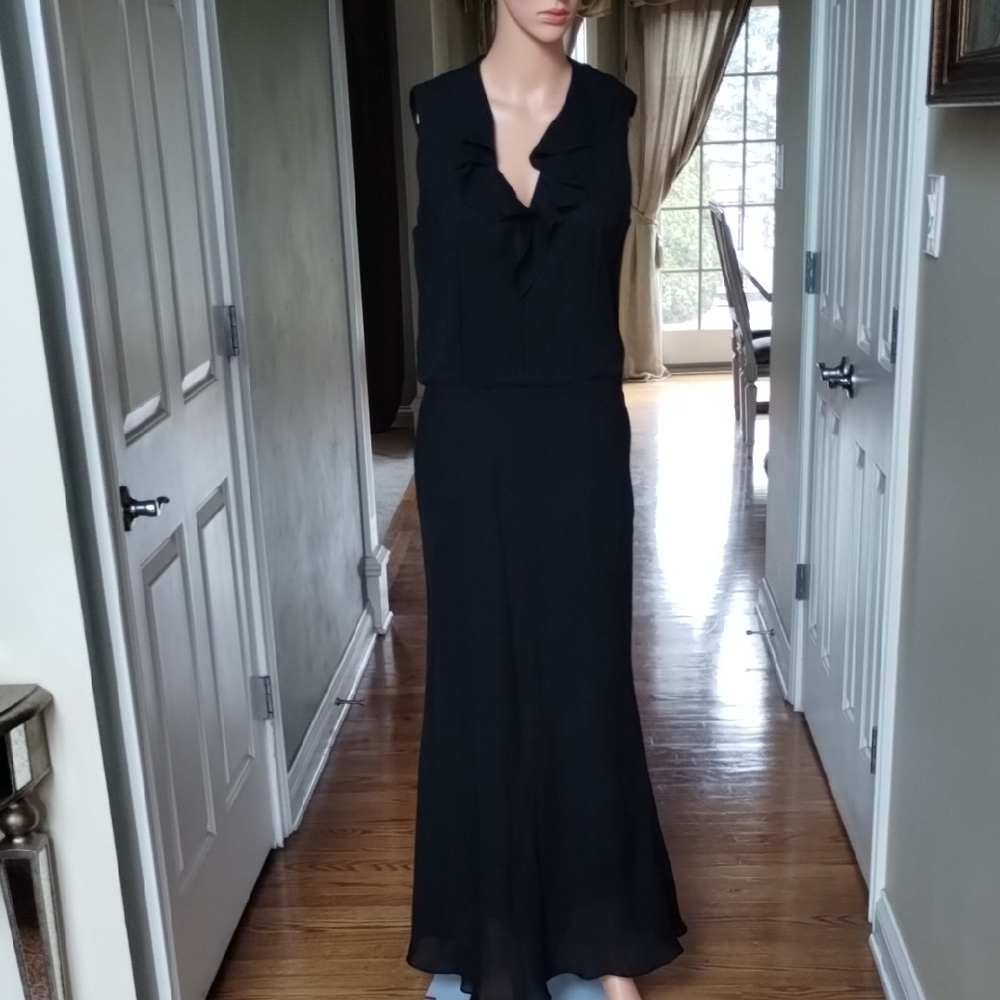 Elegant Ultra Dress  Black Sleeveless Gown